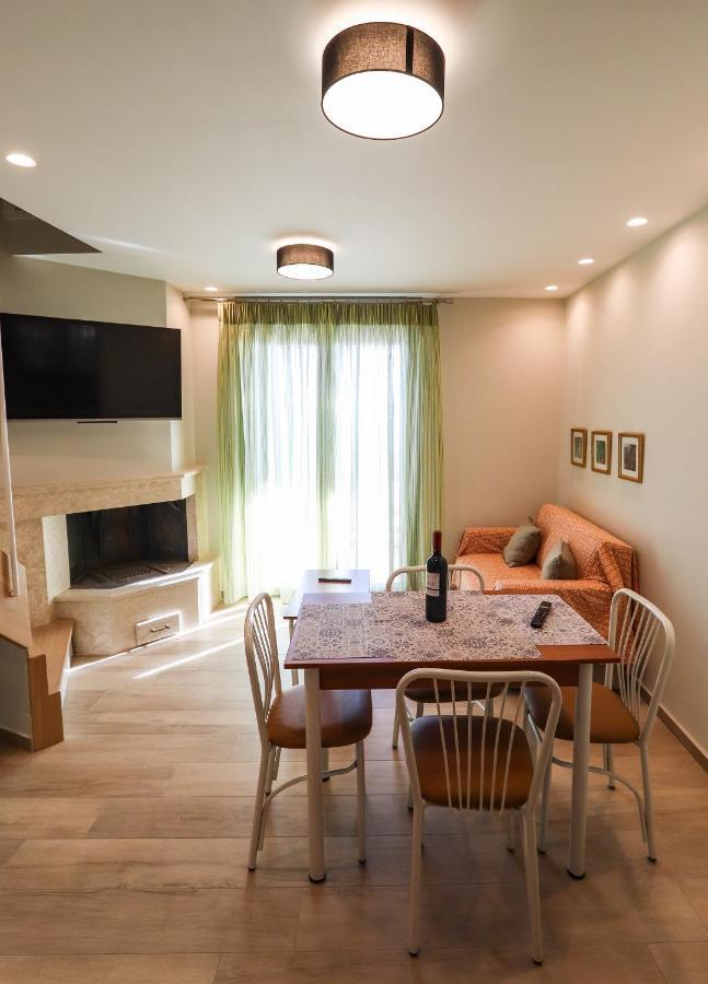 East & West Seaside Apartments Gialtra Extérieur photo