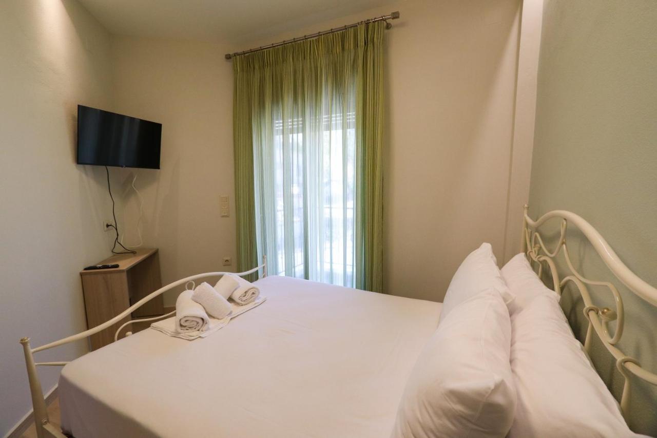 East & West Seaside Apartments Gialtra Extérieur photo