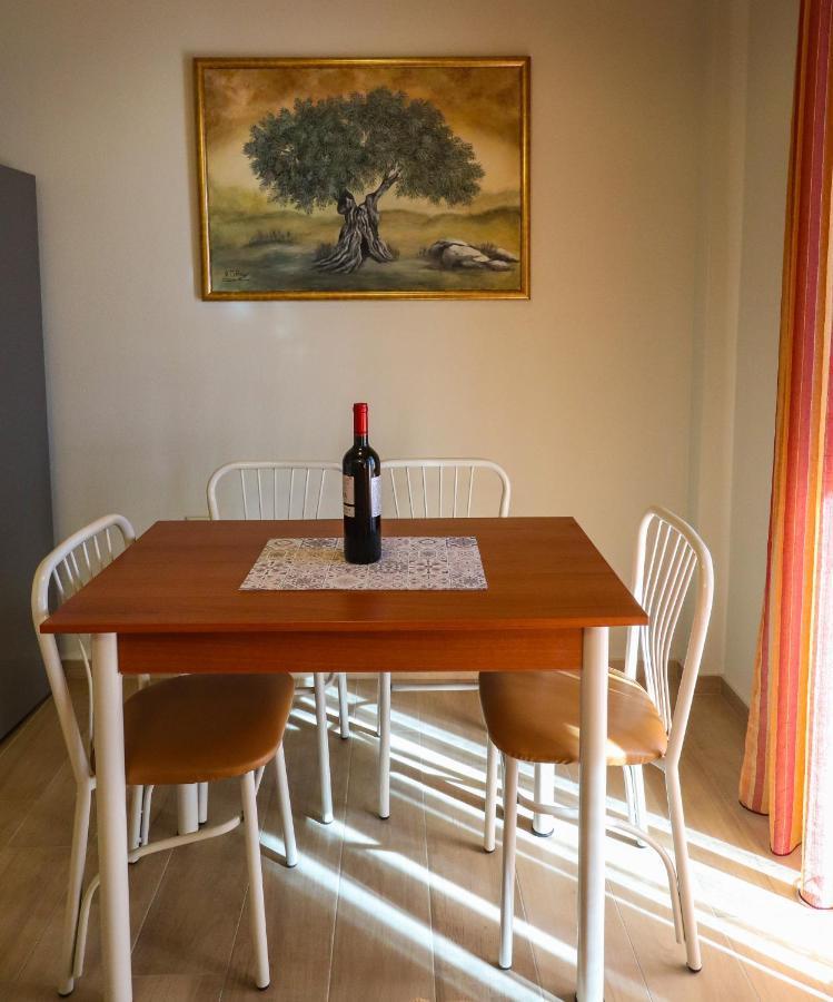 East & West Seaside Apartments Gialtra Extérieur photo